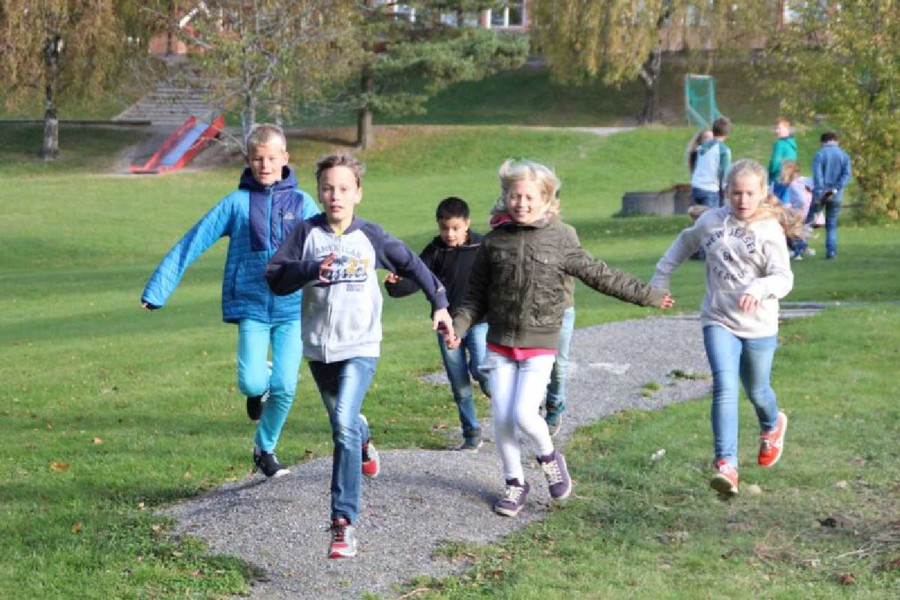 Barn løper